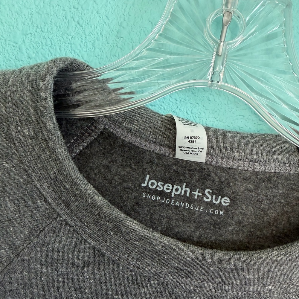 ♥️ Joseph+Sue Have a Heart "Pocket" Print Sweater II, Dark Gray - Picture 4 of 7